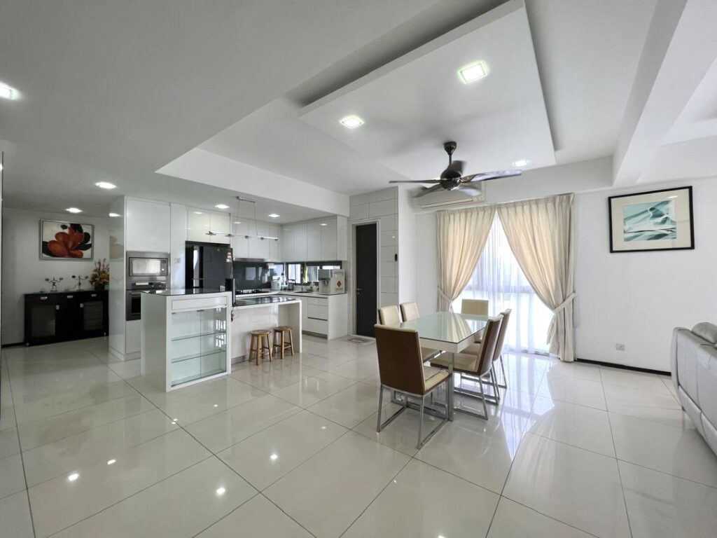 Livingroom2 _ 1637sqft _ The Breezeway Condo _ For Sale_ 1.77mil