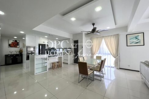 Livingroom2 _ 1637sqft _ The Breezeway Condo _ For Sale_ 1.77mil