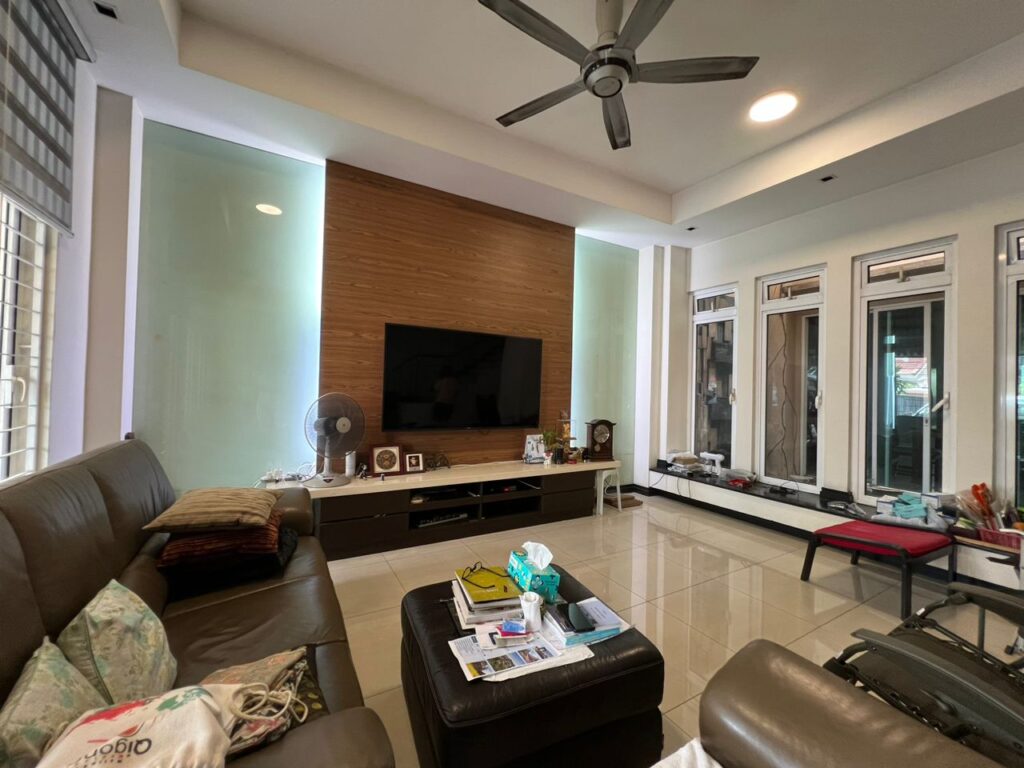 Livingroom1 _ 3200sqft _ Levenue _ For Sale_ 3.8Mil