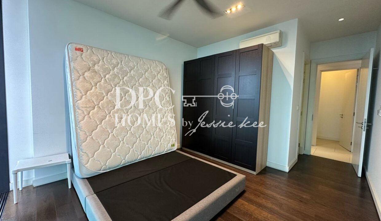 e4a82903-d0c6-4a95-ad59-ee2cdc11731f